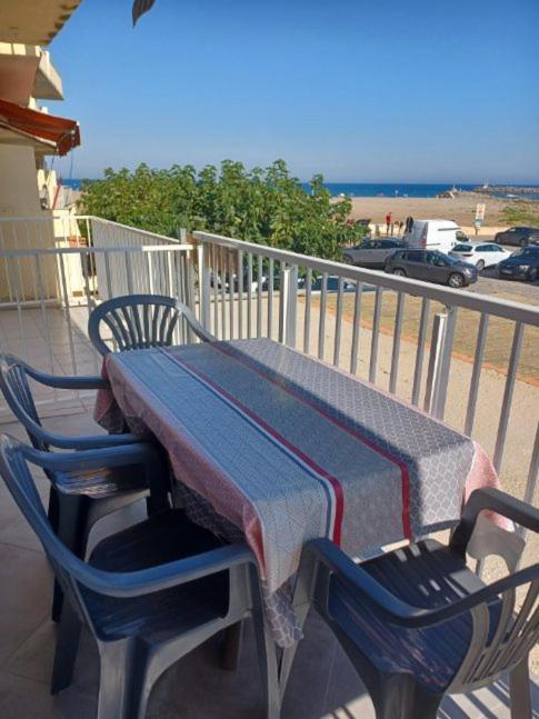 Superbe Appartement Avec Vue Sur Le Port Et Plage Saint-Pierre-la-Mer  Exteriör bild